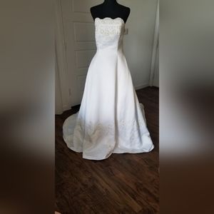 Emme Bridal A-Line/ Ball Gown Wedding Dress ($400 OR BEST OFFER)